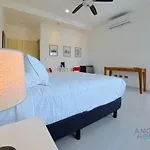 Downtown Room With Pool Bbq And Near All The Hotspots