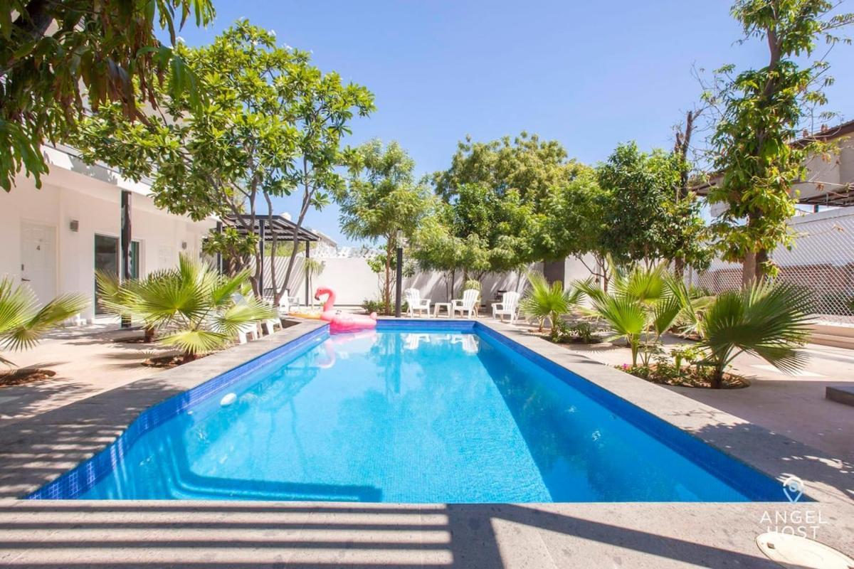 Downtown With Pool Bbq And Near The Hotspots Inn La Paz