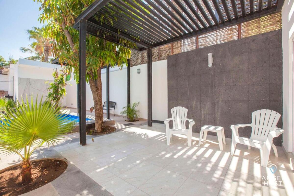 Downtown With Pool Bbq And Near The Hotspots Inn La Paz