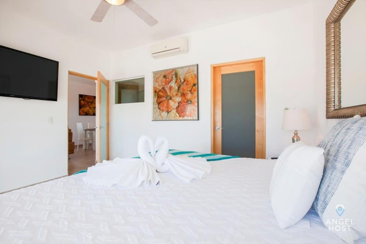 With Spectacular Ocean View & Pool Onsite *