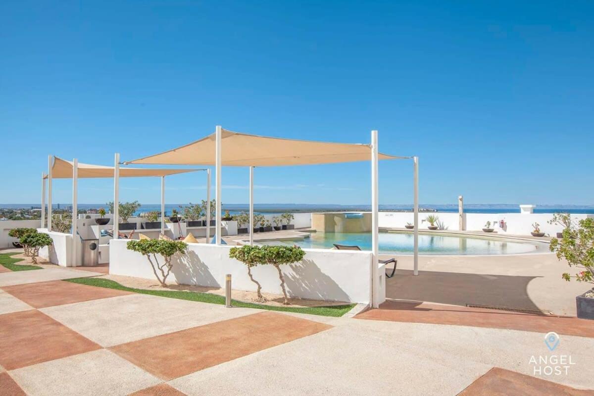 With Spectacular Ocean View & Pool Onsite Сasa de vacaciones *
