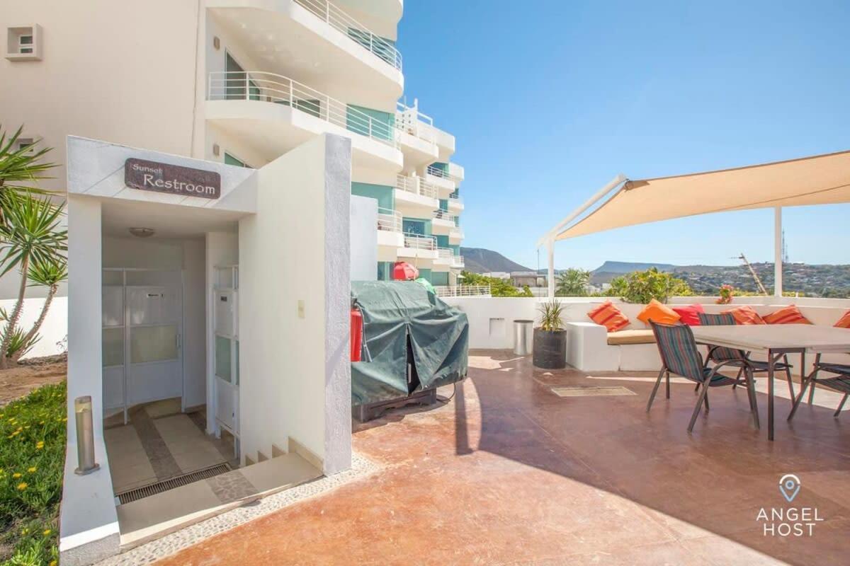 With Spectacular Ocean View & Pool Onsite Сasa de vacaciones