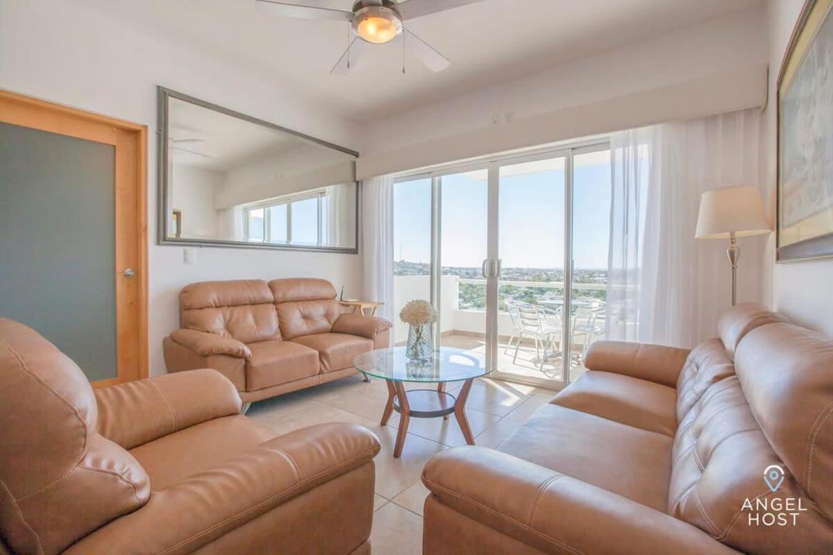 With Spectacular Ocean View & Pool Onsite *