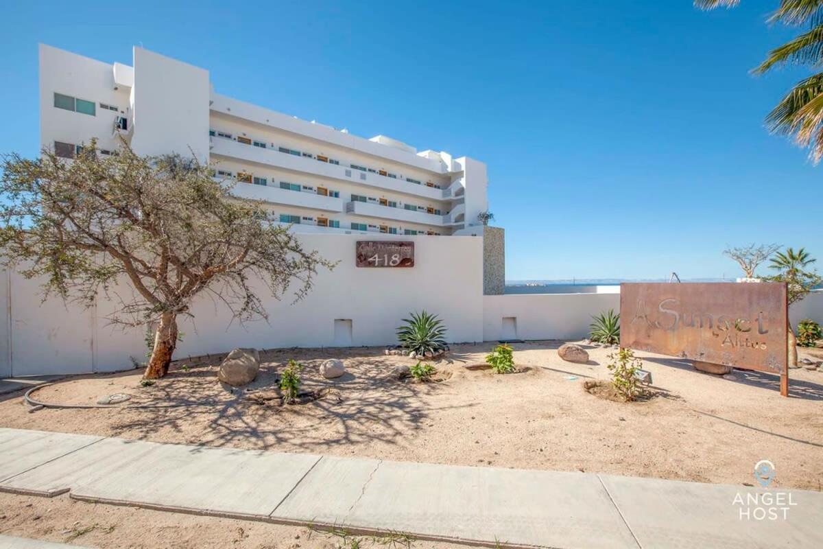 With Spectacular Ocean View & Pool Onsite