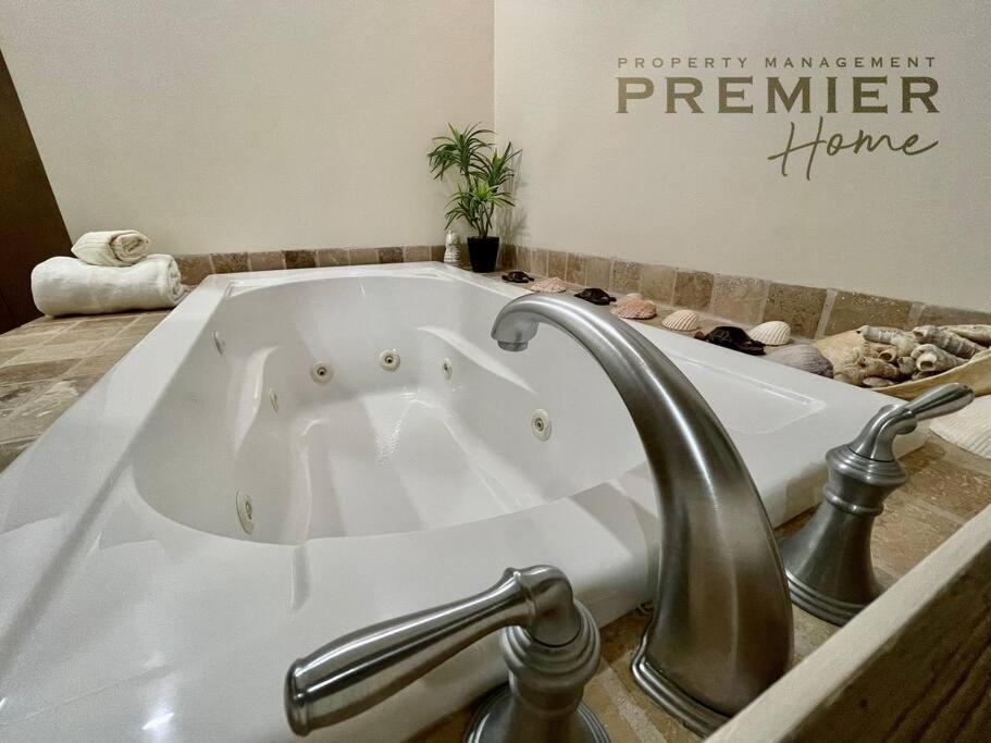 Sunset Home, Golf Cart And Club Access *
