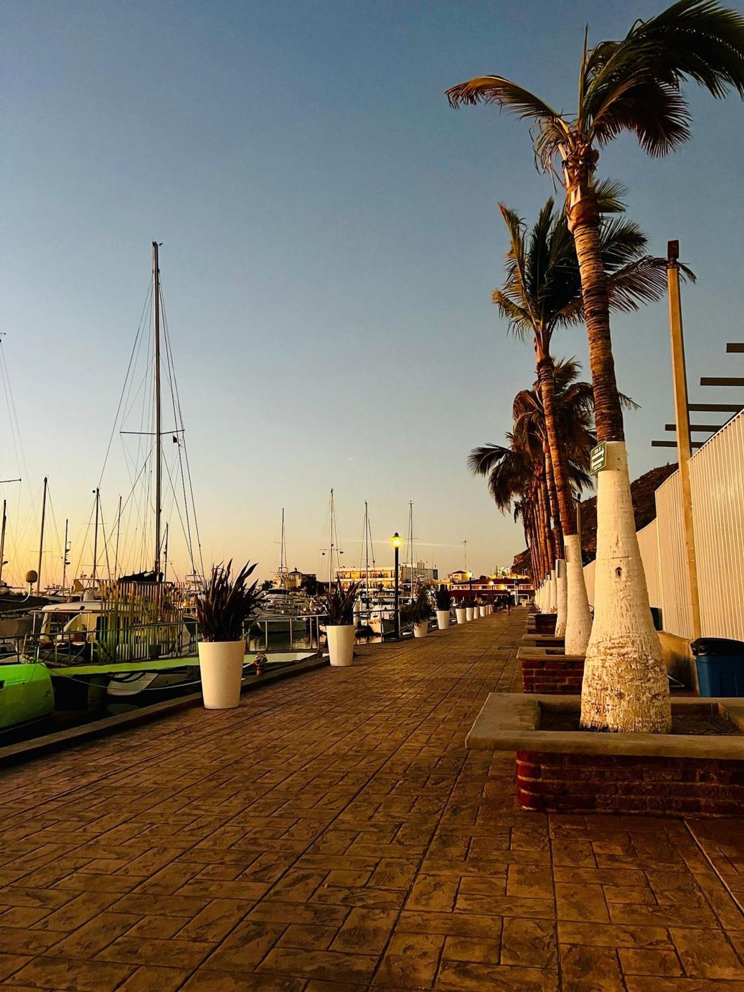 Botel Marina *