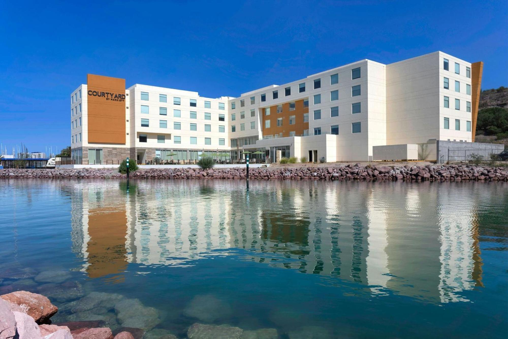 Hyatt Place Hotel 4*