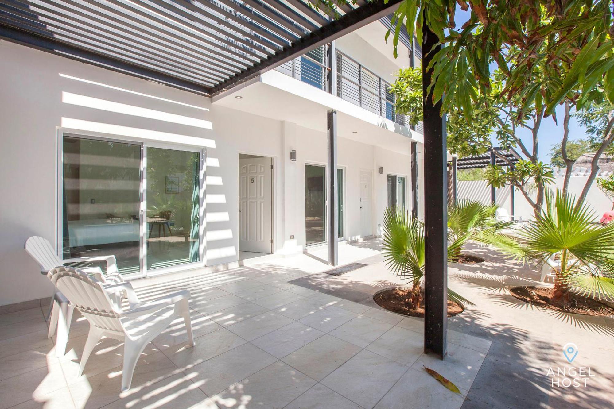 Inn Cozy With Pool Bbq Steps From Hotspots