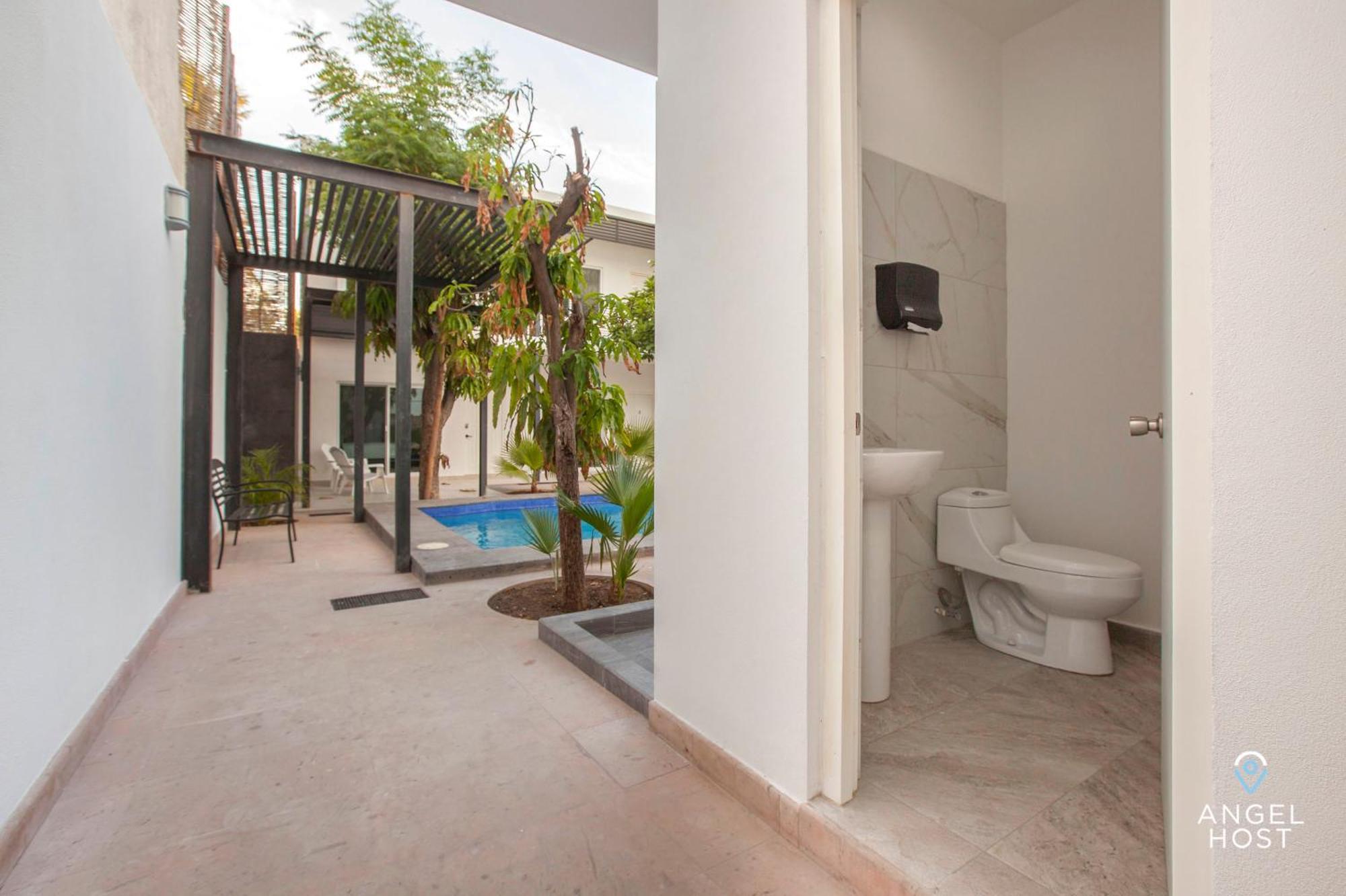 Cozy With Pool Bbq Steps From Hotspots Inn *