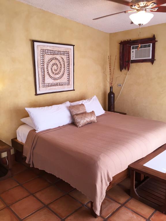 Leo's Baja Oasis La Paz