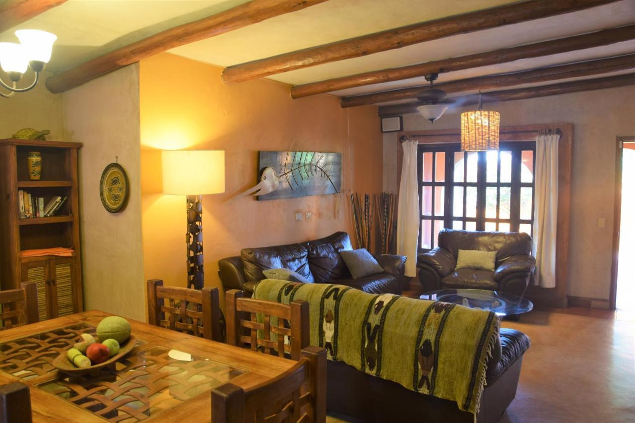 Leo's Baja Oasis La Paz