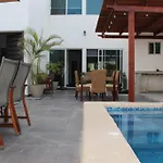 Casa Las Palmas, Llena De Vida, Con Alberca.