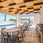 Spacious Home With Private Yard And Community Pool