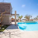 New Townhome With Private Patio, Parking & Pool Onsite