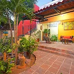 Comfy Retreat Stay And Walk To Malecon
