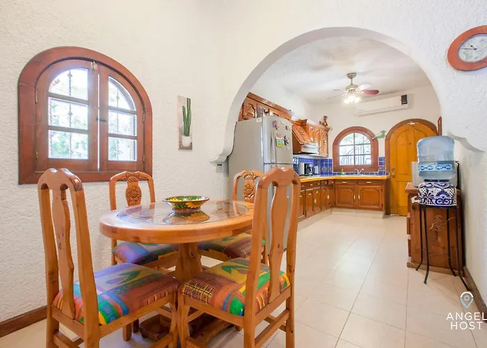 Cheerful Home With Sea Views And Malecon 1 Block Plus Dogs Ok