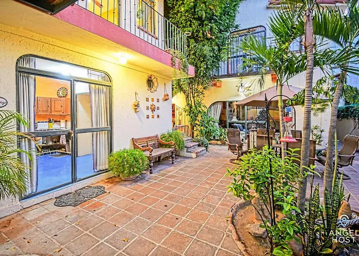 Comfy Retreat Stay And Walk To Malecon