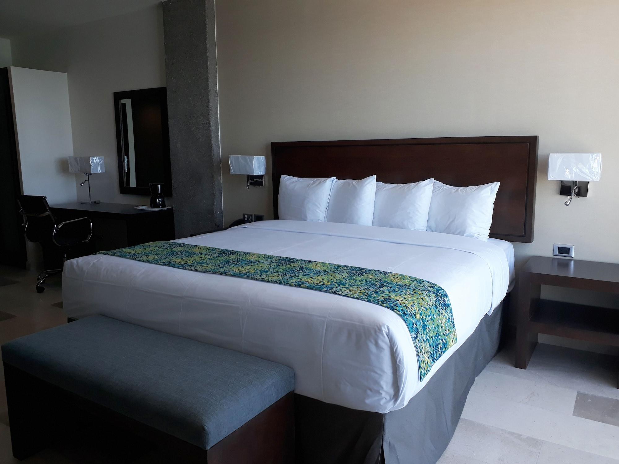 Seven Crown Malecon Hotel 4*