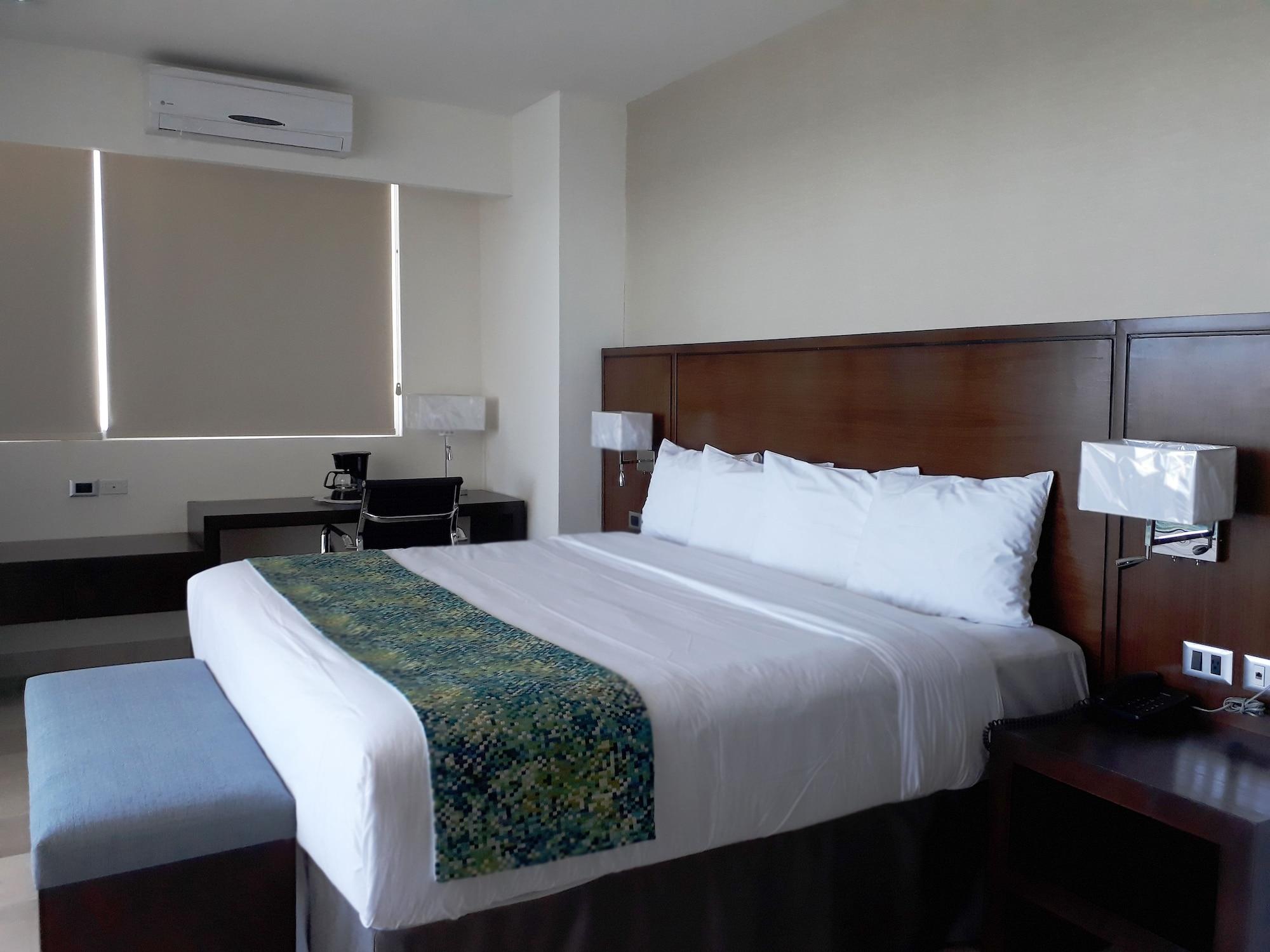 Seven Crown Malecon 4* La Paz