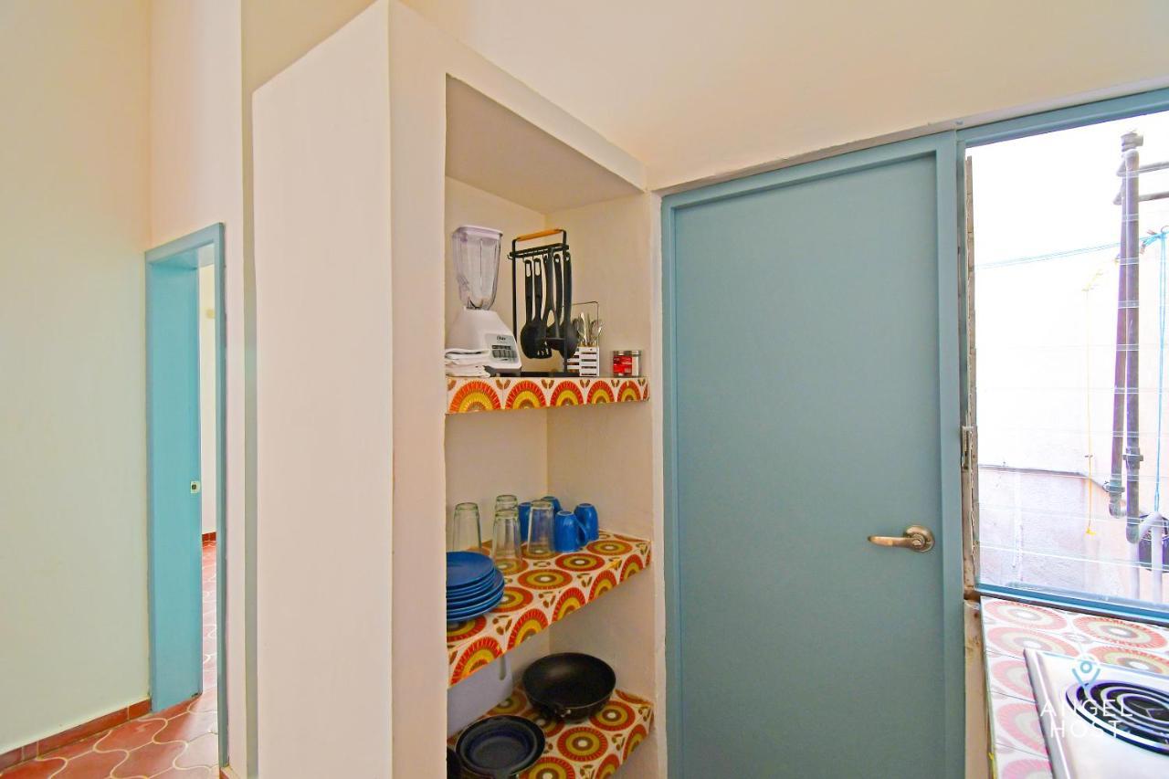 Colorful & Spacious Zen Apt 2 Blocks To The Beach
