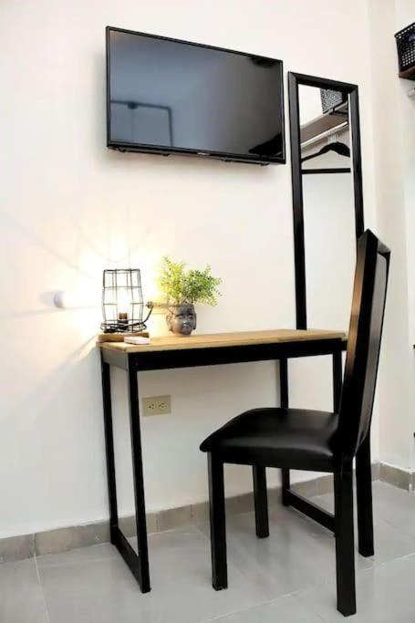 Cozy 1br Apt Close To Prfct 4 Office #6 *