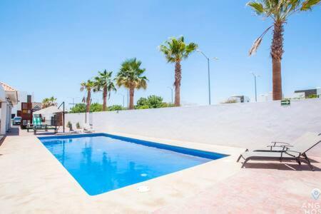 Spacious With Private Yard And Community Pool * La Paz