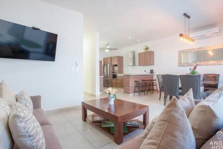 Spacious With Private Yard And Community Pool La Paz