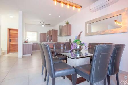 Spacious With Private Yard And Community Pool * La Paz
