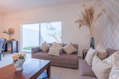 Spacious With Private Yard And Community Pool * La Paz