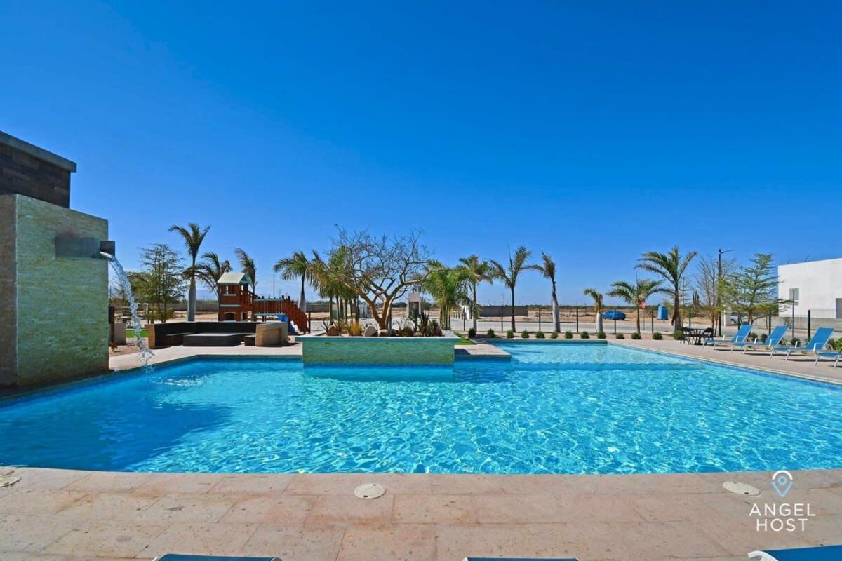 Stylish Townhome With Pool, Patio, And Secure Parking *