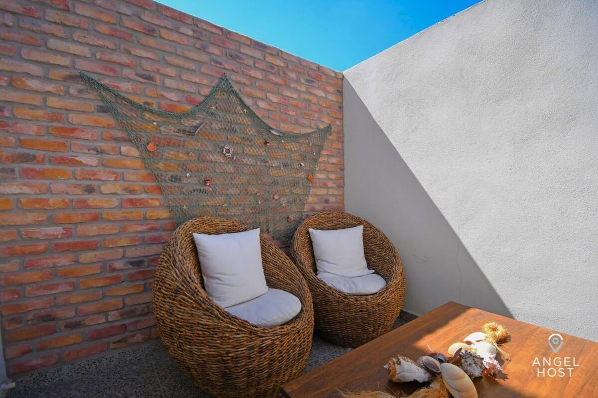 Stylish Townhome With Pool, Patio, And Secure Parking Holiday home *