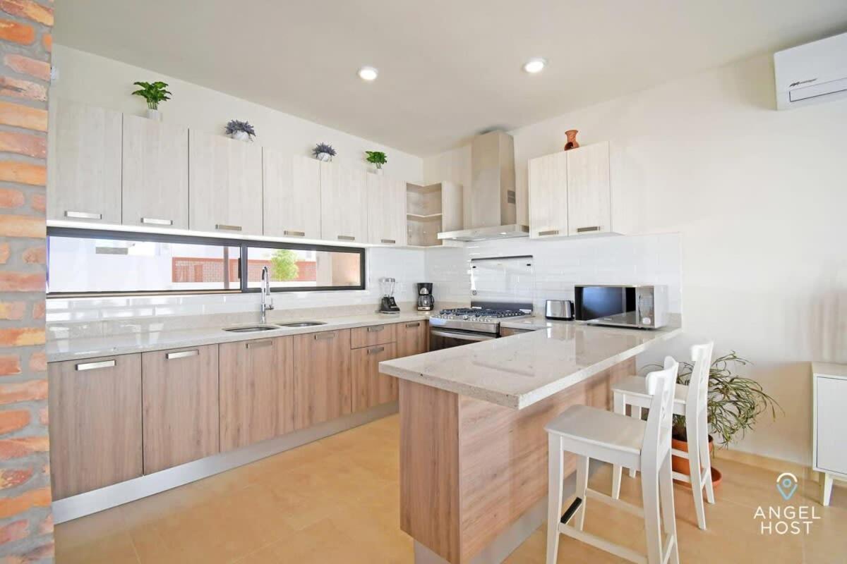 Stylish Townhome With Pool, Patio, And Secure Parking * La Paz