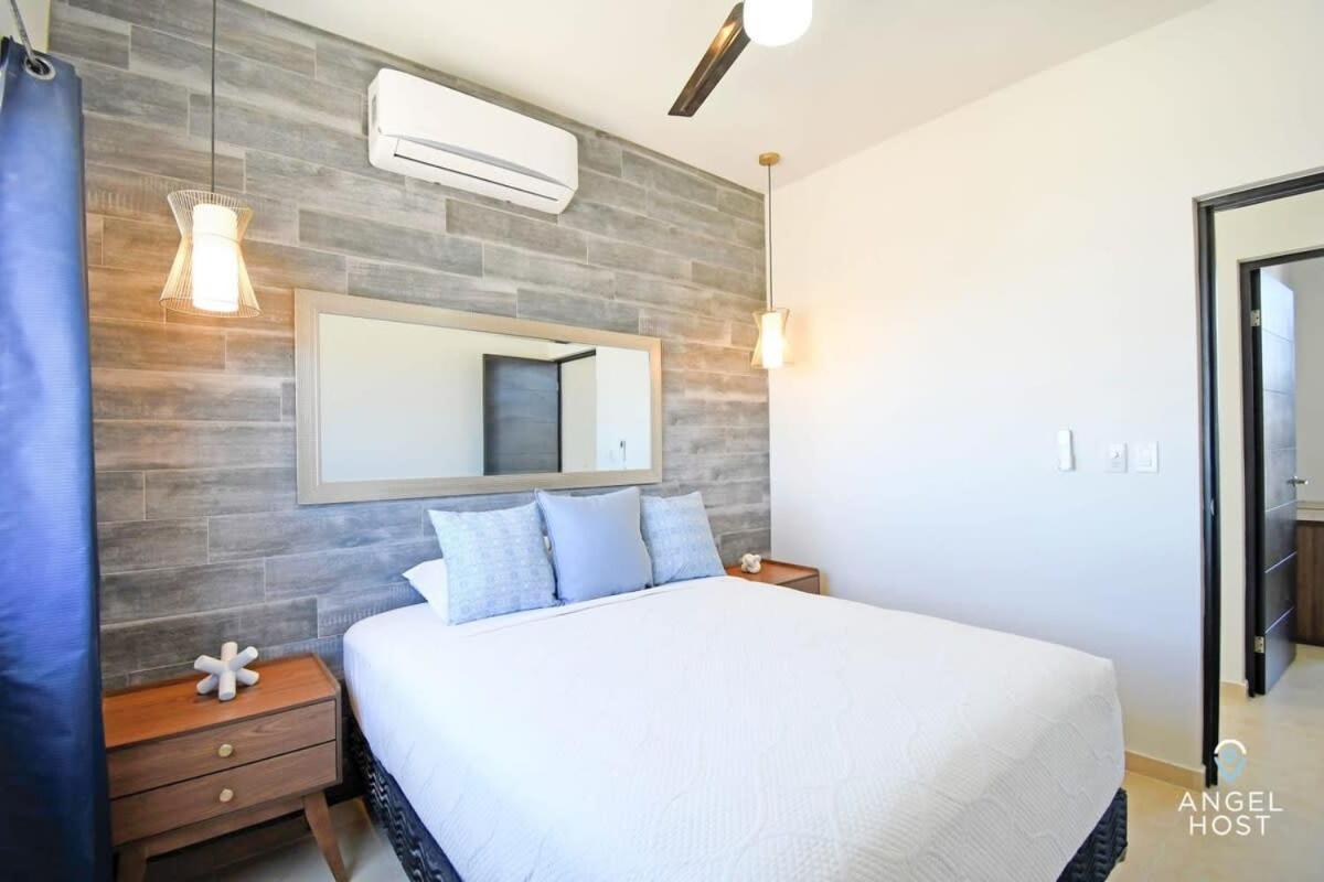 Stylish Townhome With Pool, Patio, And Secure Parking