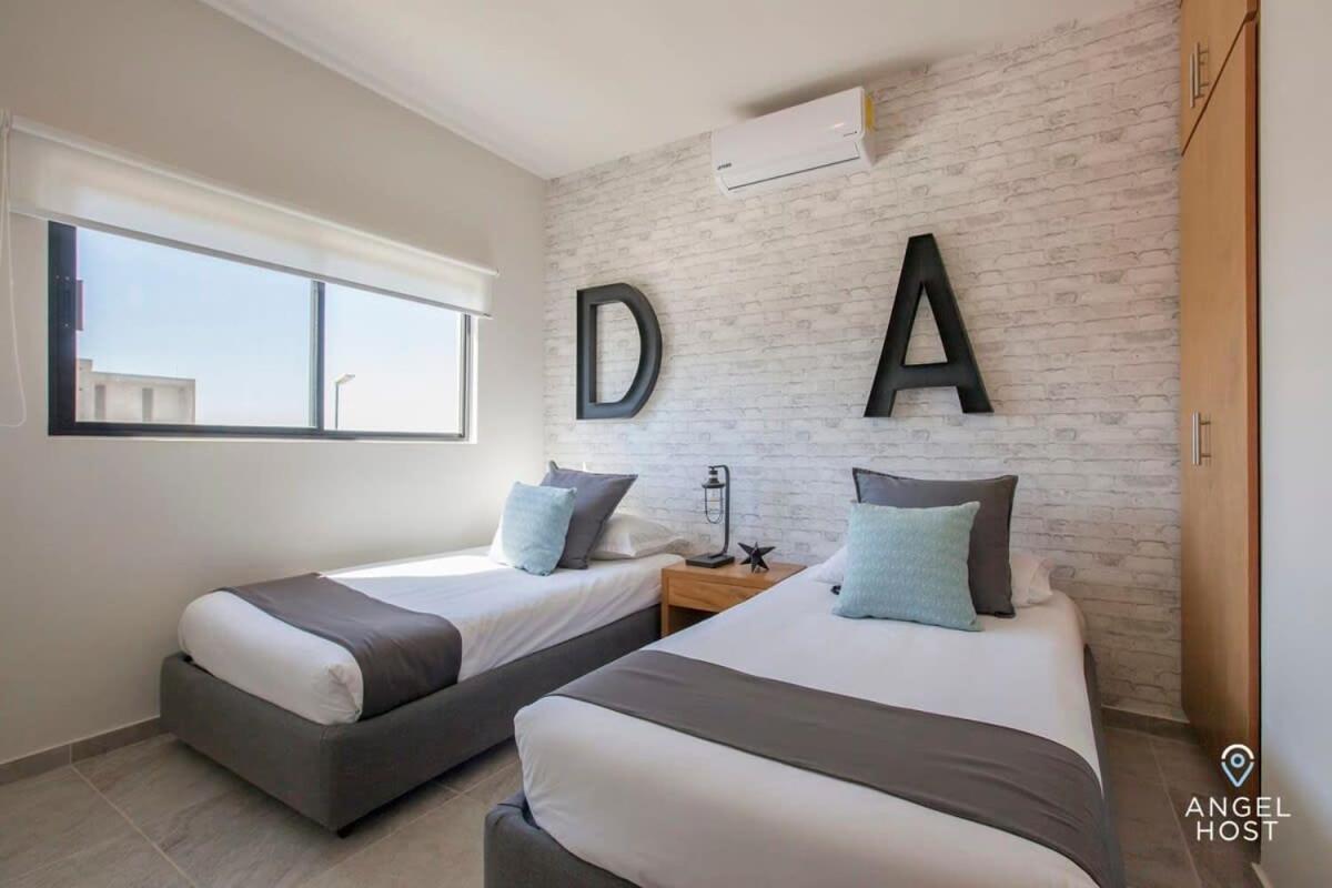 Сasa de vacaciones New Townhome With Private Patio, Parking & Pool Onsite