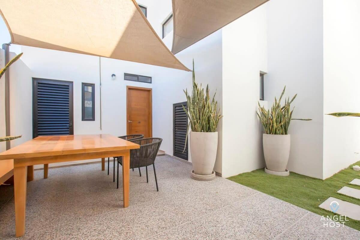 New Townhome With Private Patio, Parking & Pool Onsite