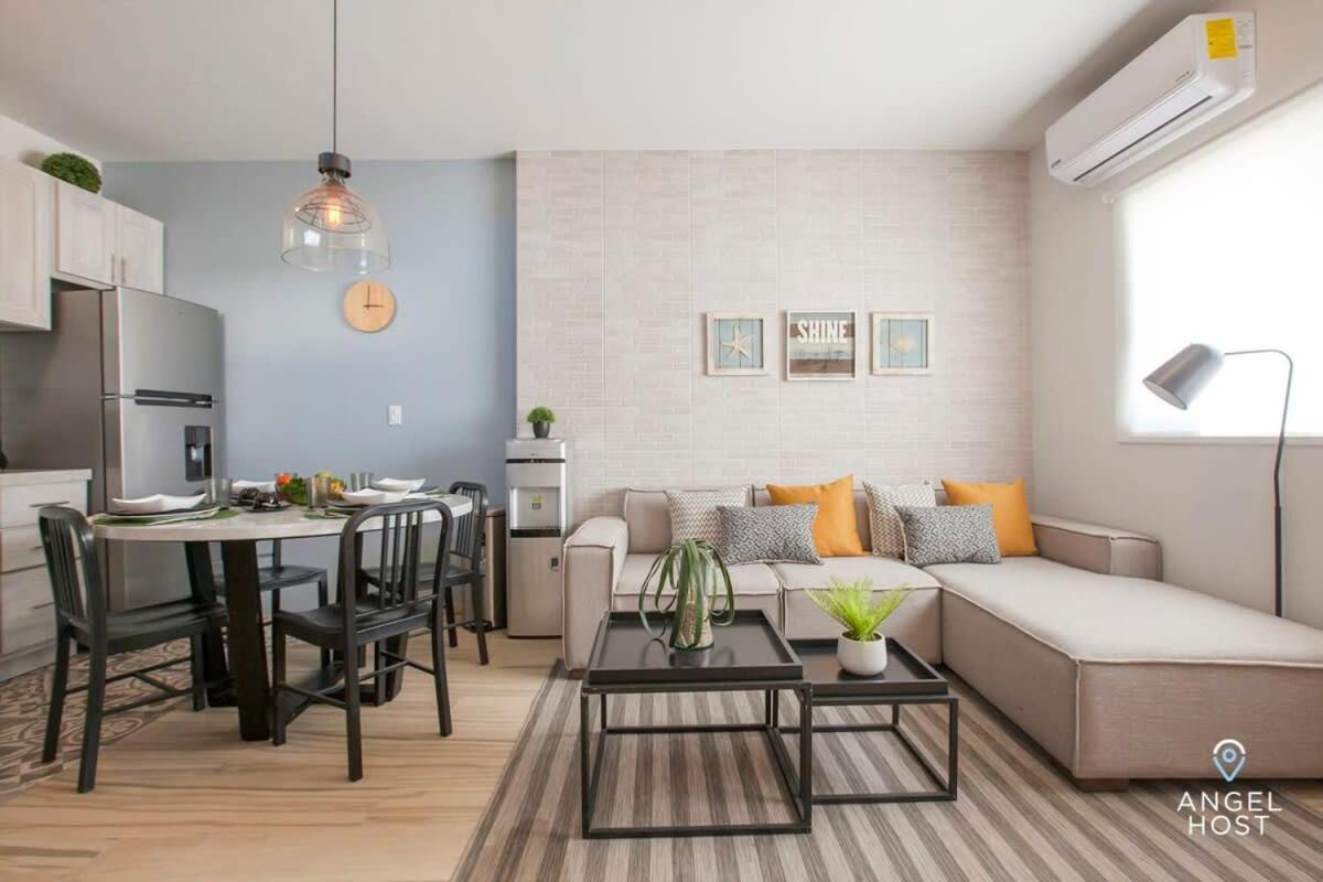 Сasa de vacaciones New Townhome With Private Patio, Parking & Pool Onsite