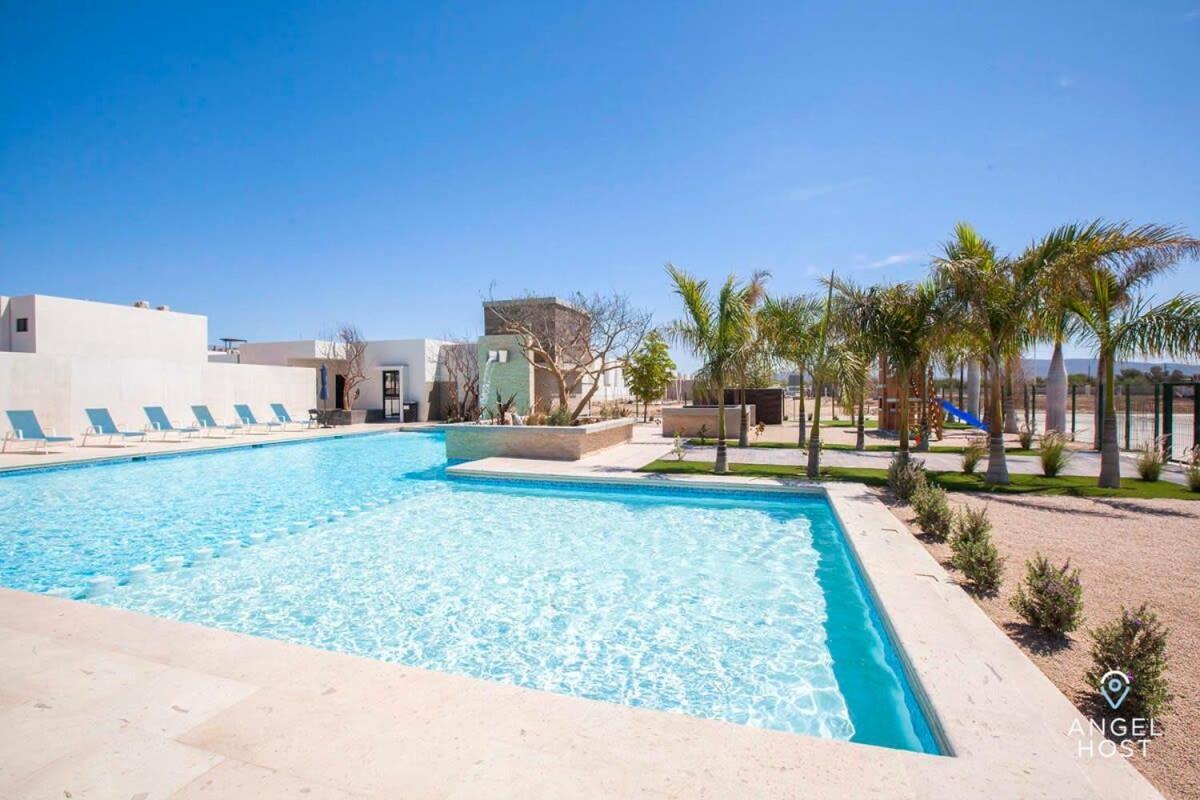 Сasa de vacaciones New Townhome With Private Patio, Parking & Pool Onsite La Paz