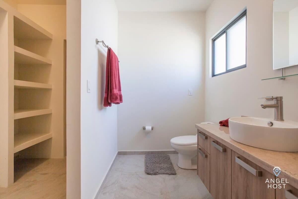 Сasa de vacaciones New Townhome With Private Patio, Parking & Pool Onsite *
