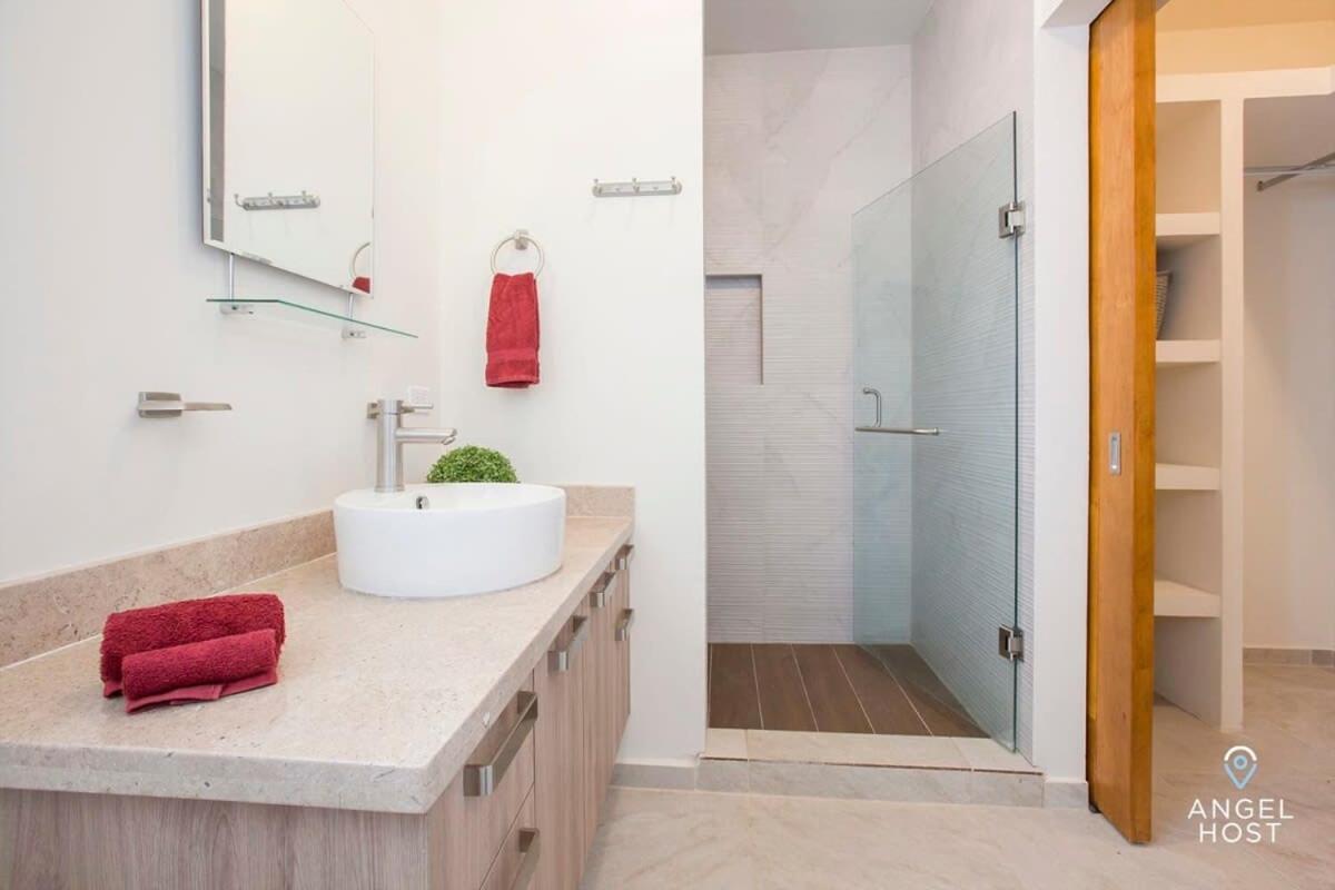 New Townhome With Private Patio, Parking & Pool Onsite