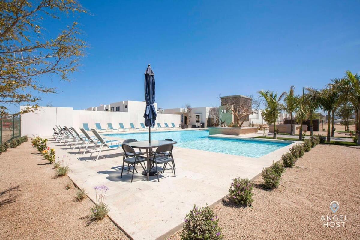 New Townhome With Private Patio, Parking & Pool Onsite