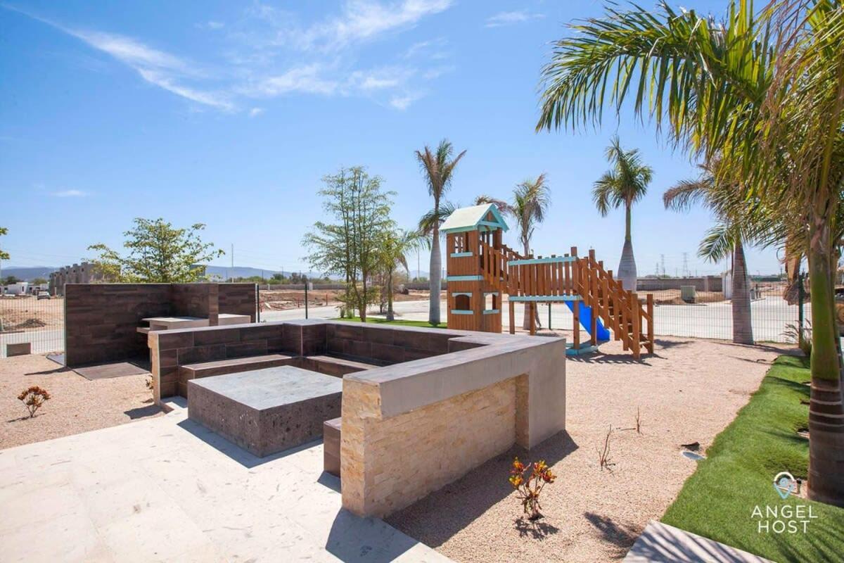 New Townhome With Private Patio, Parking & Pool Onsite