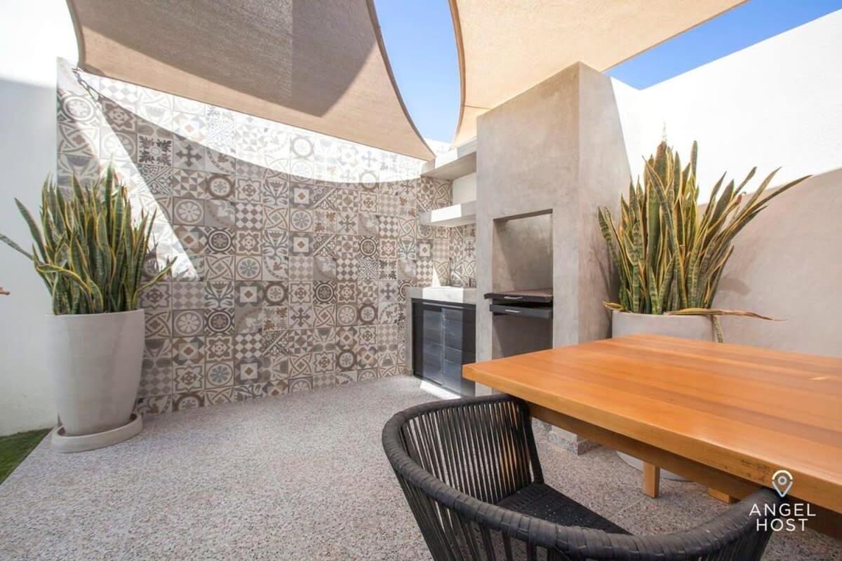 Сasa de vacaciones New Townhome With Private Patio, Parking & Pool Onsite La Paz