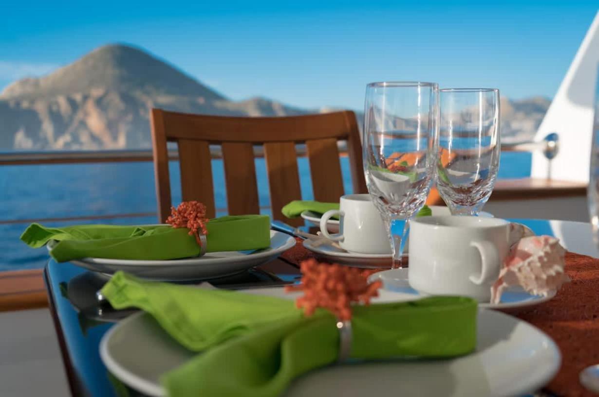 Hotel en barco Luxury Yacht In