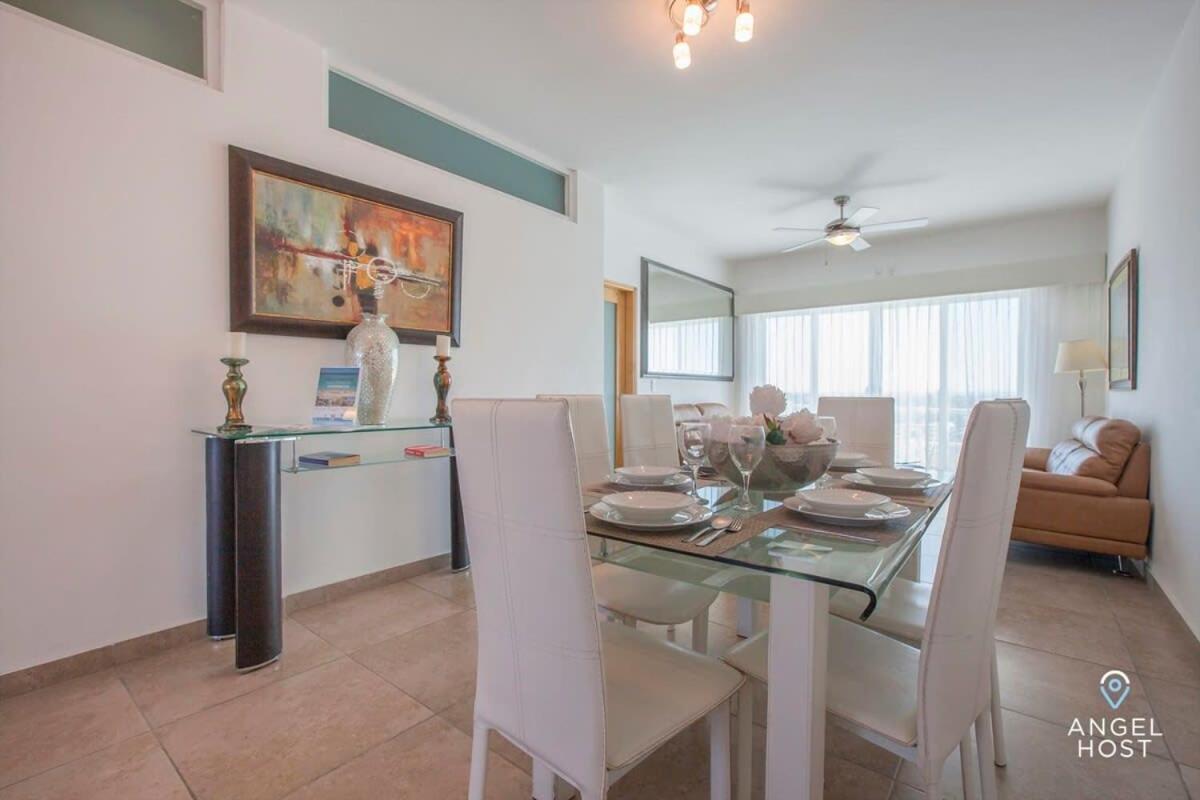 With Spectacular Ocean View & Pool Onsite La Paz
