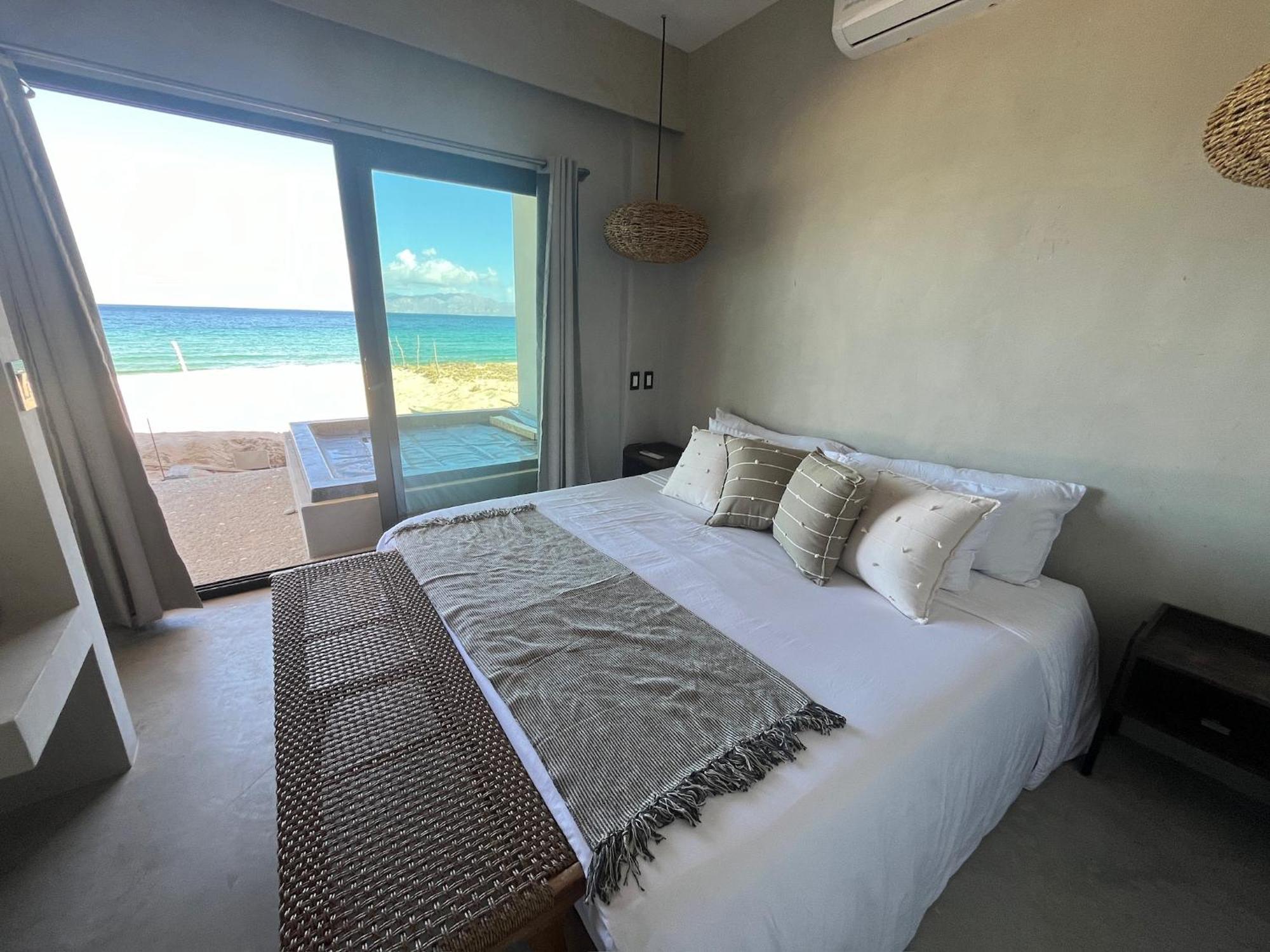 Beachfront With Jacuzzi Bahia Turquesa Apartamento