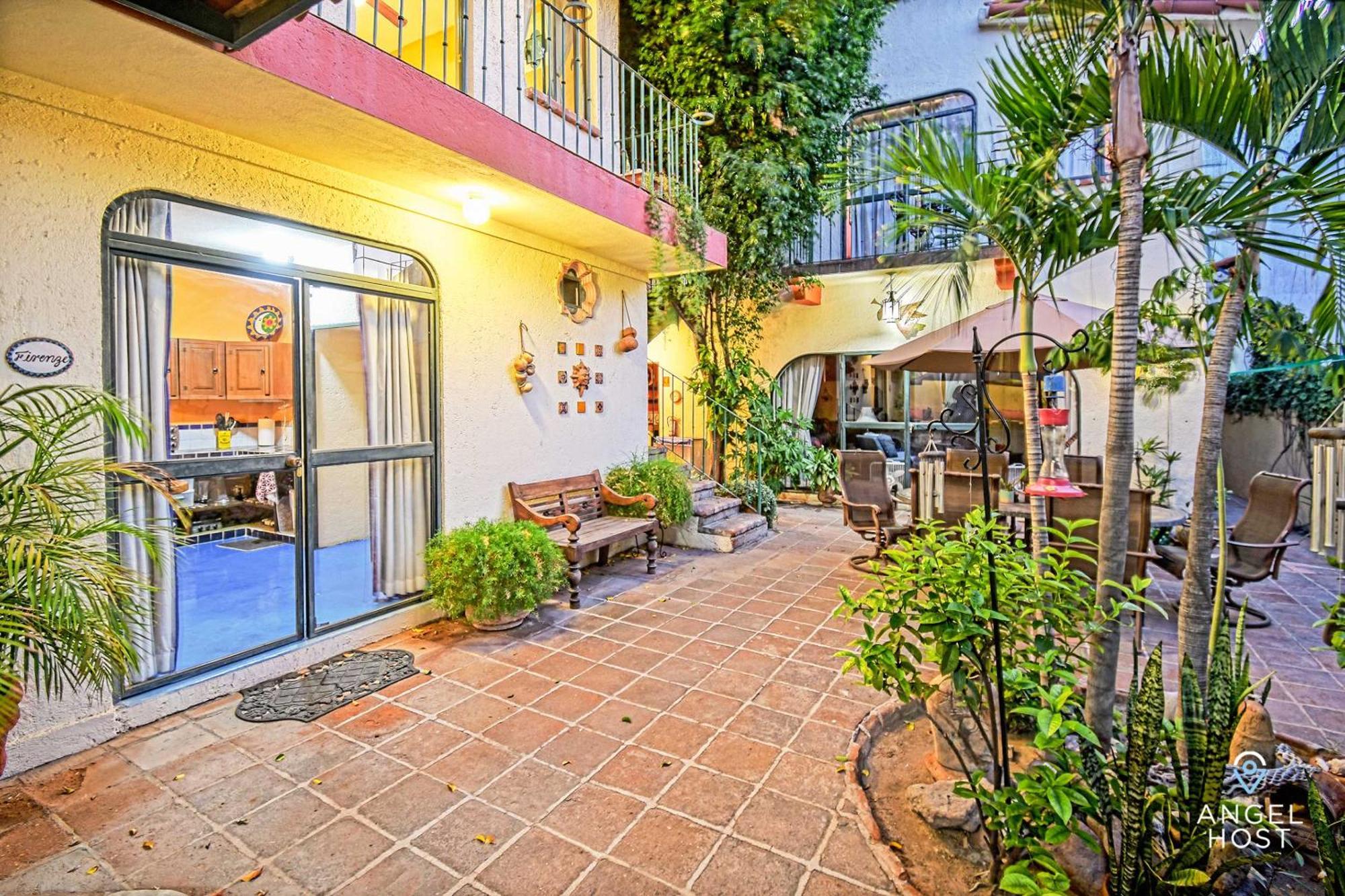 Comfy Retreat And Walk To Malecon *