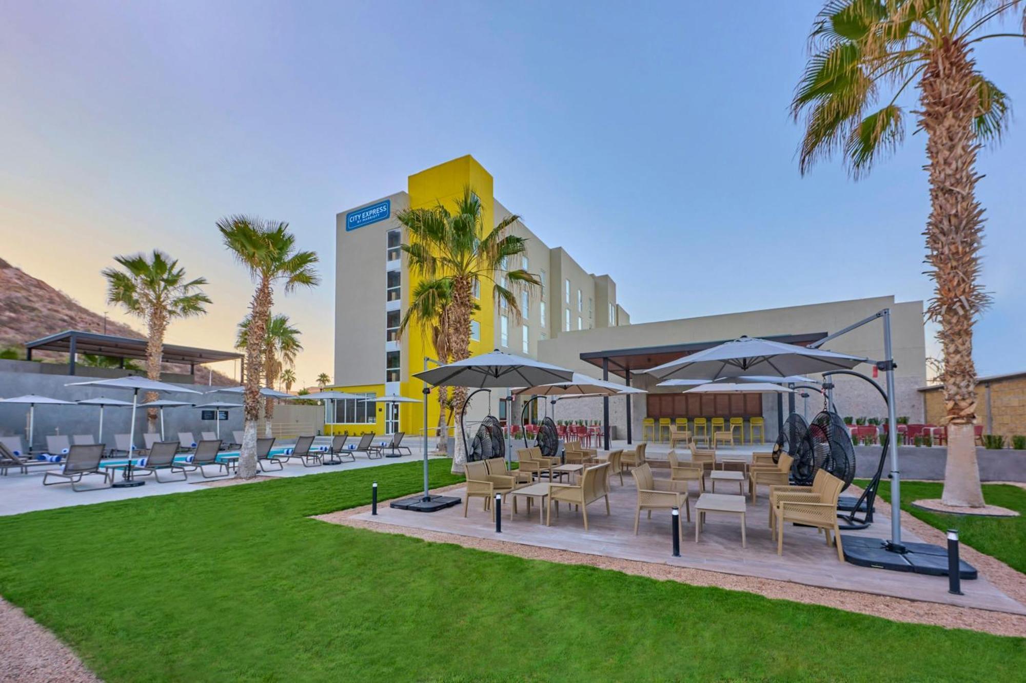 Hotel Express By Marriott La Paz