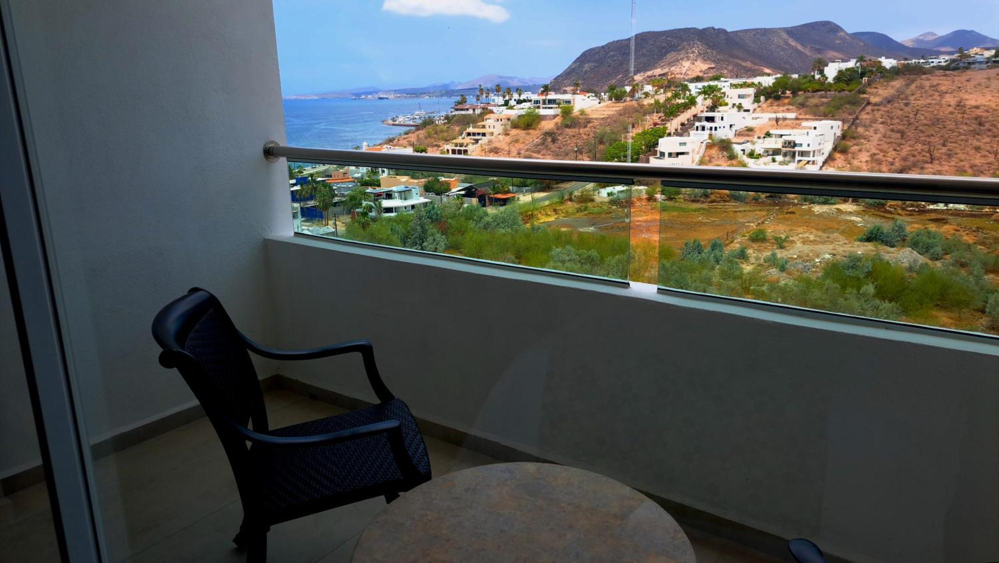 Hblue Malecon Hotel 4*