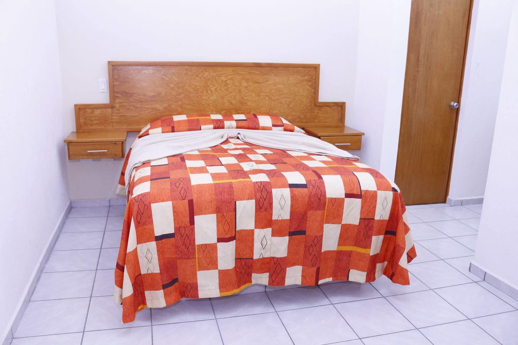 Hotel Salvatierra 2*
